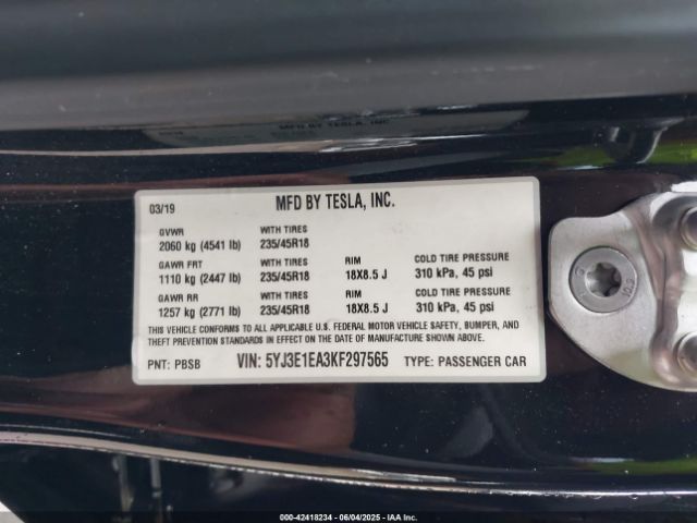 5YJ3E1EA3KF297565 Tesla 2019