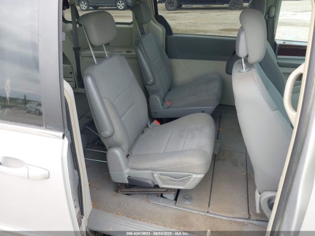 2010 CHRYSLER TOWN & COUNTRY 2A4RR5D15AR479403 Photo 7