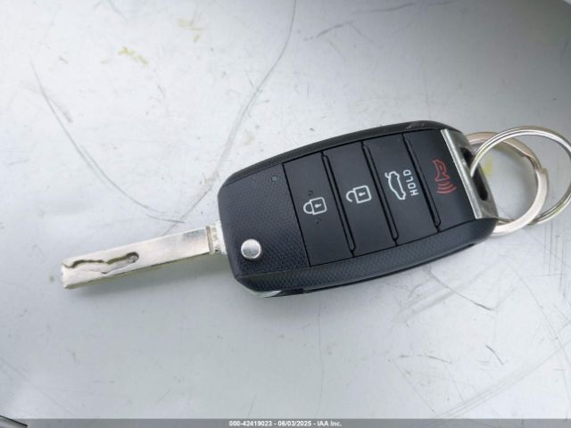 5XXGT4L36GG120395 KIA Optima Lx