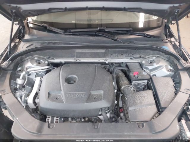 2019 VOLVO XC60 LYVA22RK4KB229432 Photo 9
