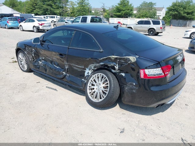 2011 AUDI S5 WAUCVAFR4BA044801 Photo 2