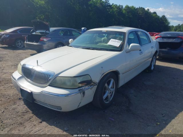 2004 LINCOLN TOWN CAR 1LNHM83WX4Y631136 Photo 1