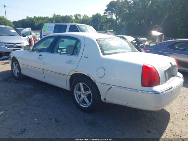 2004 LINCOLN TOWN CAR 1LNHM83WX4Y631136 Photo 2