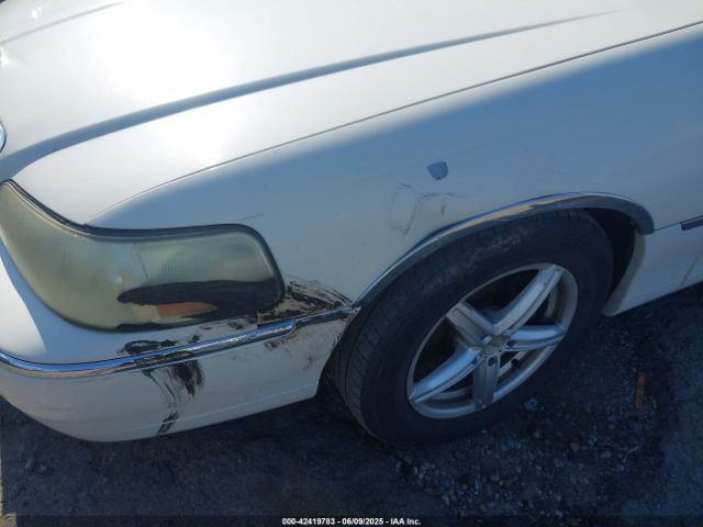 2004 LINCOLN TOWN CAR 1LNHM83WX4Y631136 Photo 5