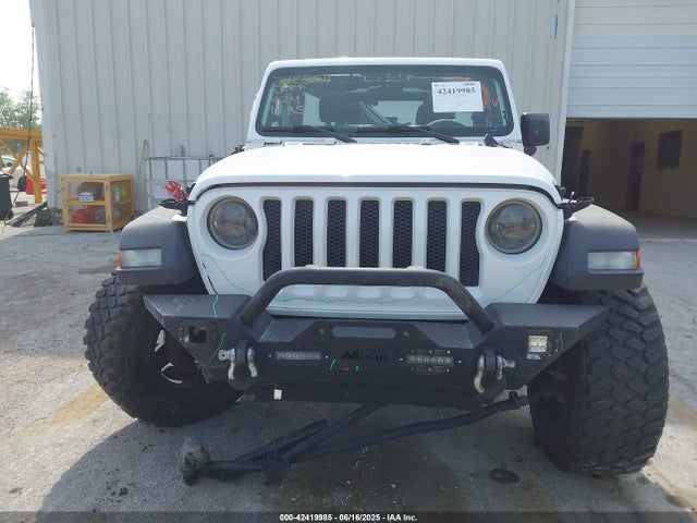 1C4HJXDG9JW221353 Jeep Wrangler