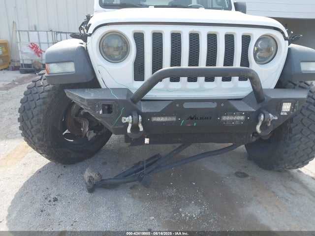 1C4HJXDG9JW221353 Jeep Wrangler