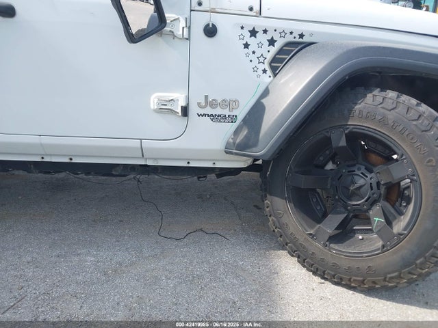 1C4HJXDG9JW221353 Jeep Wrangler