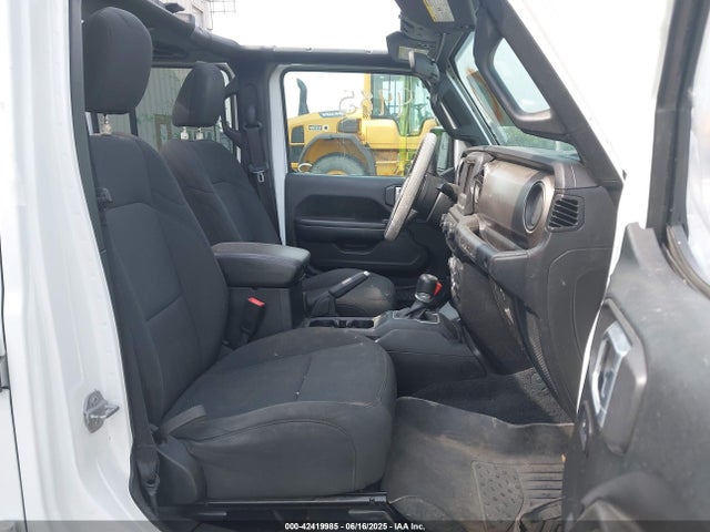 1C4HJXDG9JW221353 Jeep Wrangler