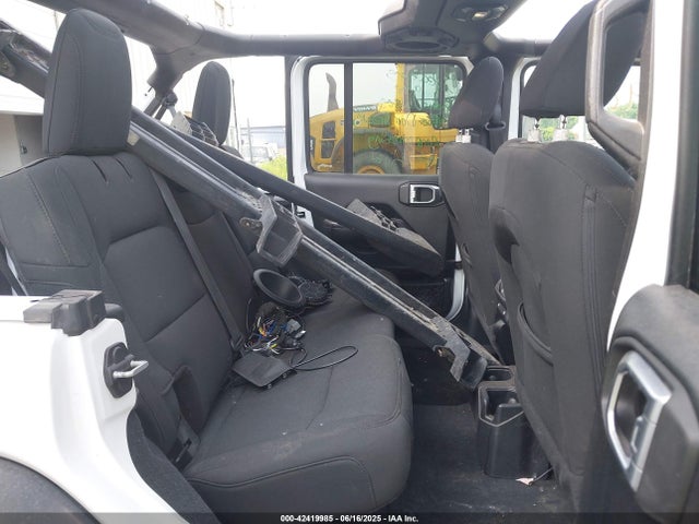 1C4HJXDG9JW221353 Jeep Wrangler