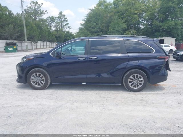 5TDYRKEC2SS237628 Toyota SIENNA XLE