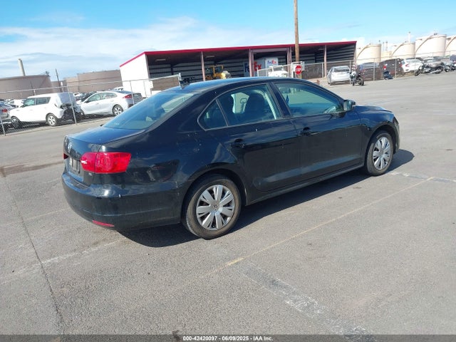 3VWB17AJ3EM225018 Volkswagen 2014