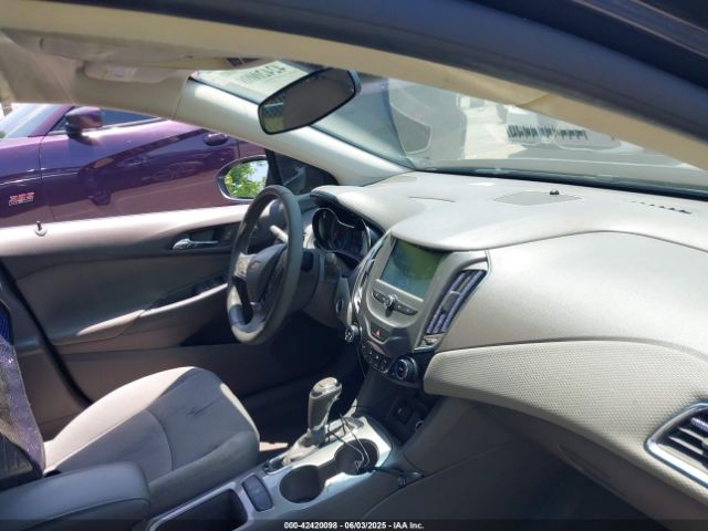 2017 CHEVROLET CRUZE 1G1BE5SMXH7166111 Photo 4