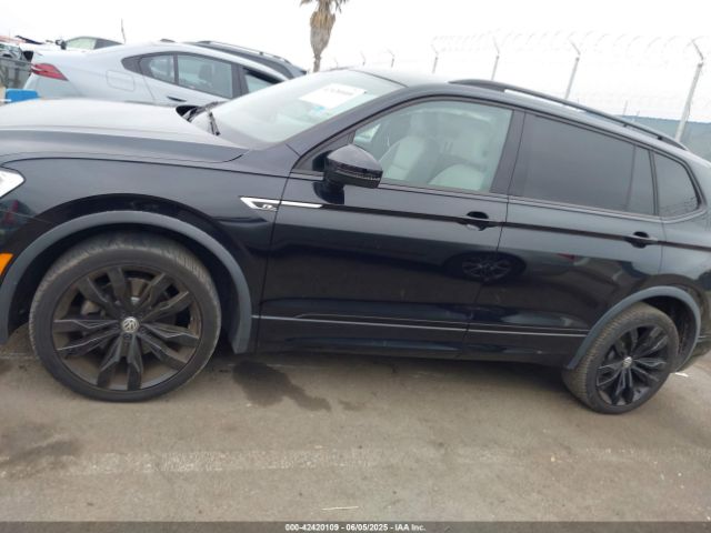 3VV3B7AXXLM105157 Volkswagen Tiguan 2.0t Se/2.0t Se R-line Black/2.0t Sel
