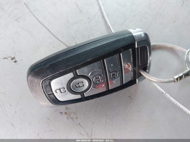 1FMCU9GNXRUA24377 Ford Escape Active