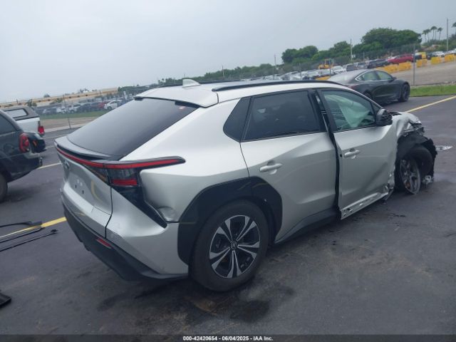 2024 TOYOTA BZ4X JTMAAAAAXRA043301 Photo 3
