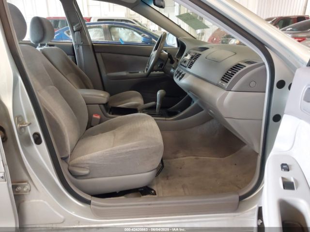 2004 TOYOTA CAMRY JTDBE32K540268784 Photo 4