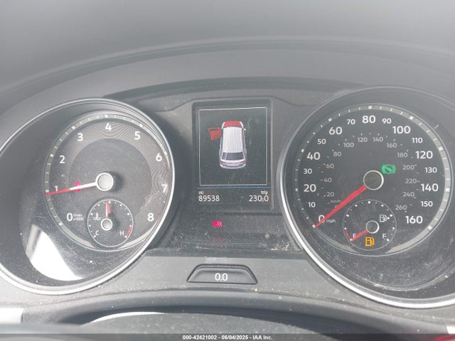 1V2FR2CA7JC574917 Volkswagen 2018