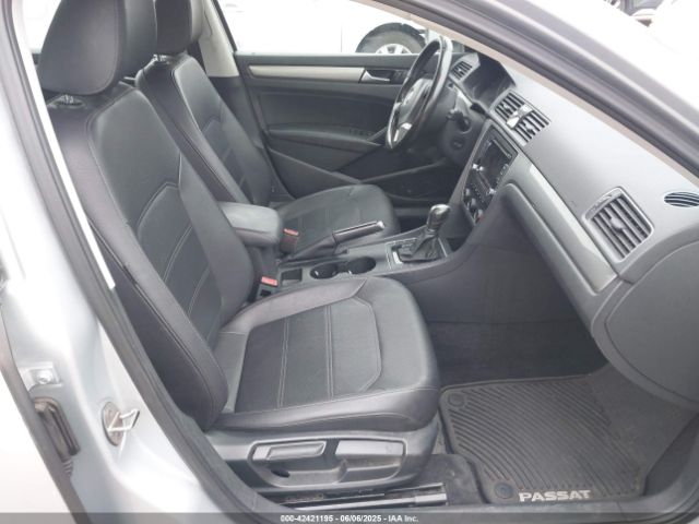 1VWAT7A3XFC119353 Volkswagen Passat 1.8t Limited Edition