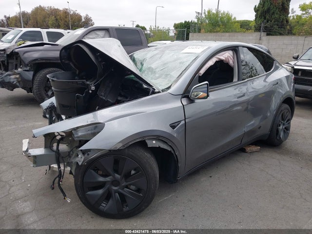 2024 TESLA MODEL Y 7SAYGDEE3RA324990 Photo 1