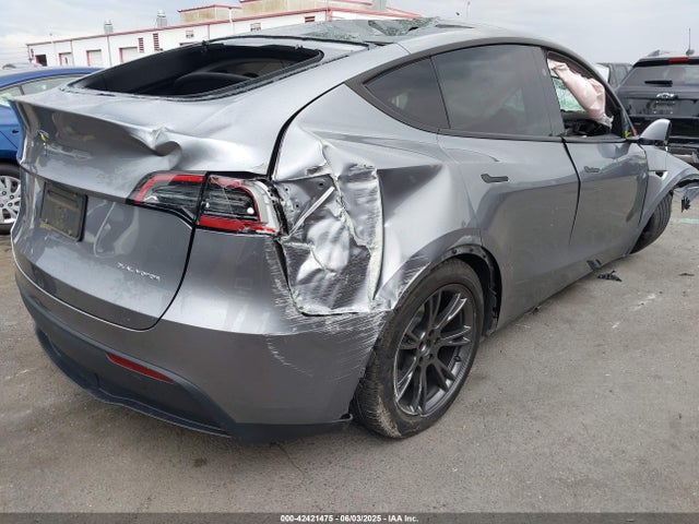 2024 TESLA MODEL Y 7SAYGDEE3RA324990 Photo 3