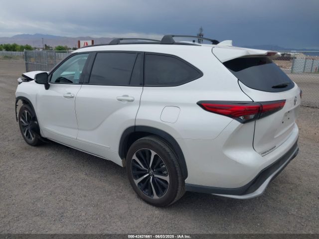 2021 TOYOTA HIGHLANDER 5TDJZRAH4MS058943 Photo 2