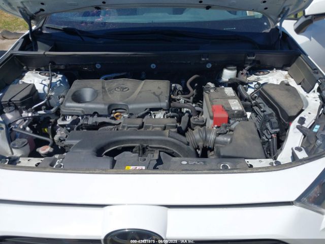 2T3G1RFV8LC105048 Toyota RAV4 LE