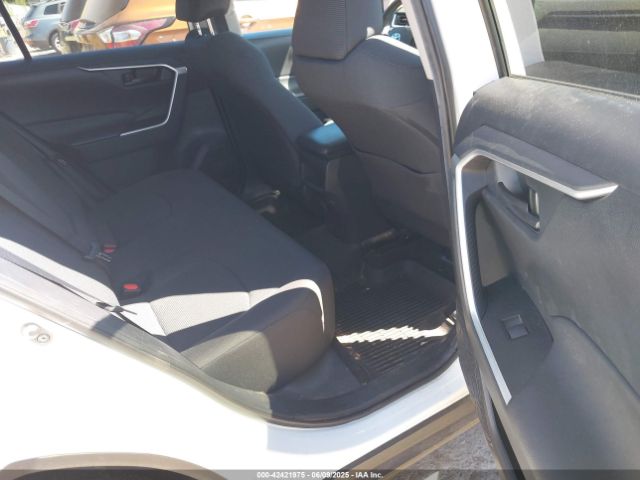 2T3G1RFV8LC105048 Toyota RAV4 LE