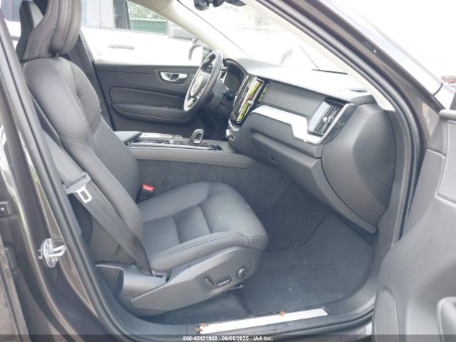 2025 VOLVO XC60 YV4M12RCXS1175731 Photo 4