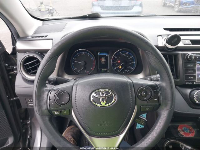 JTMZFREVXHJ107299 Toyota RAV4 LE