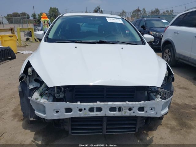 1FADP3K22FL316171 Ford FOCUS SE