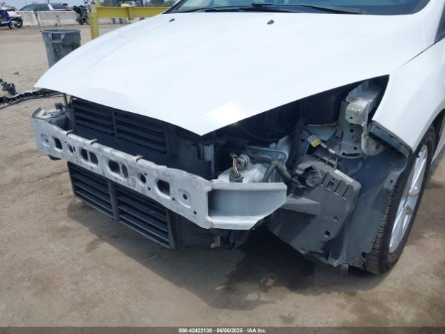 1FADP3K22FL316171 Ford FOCUS SE