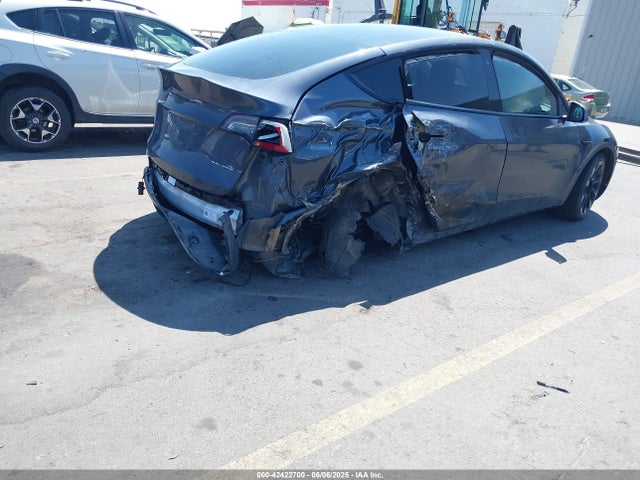 2020 TESLA MODEL Y 5YJYGDEF6LF000643 Photo 3