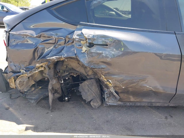 2020 TESLA MODEL Y 5YJYGDEF6LF000643 Photo 5