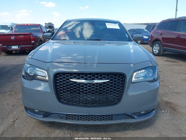 Chrysler 300 2018 2C3CCABG0JH211379 Image 13