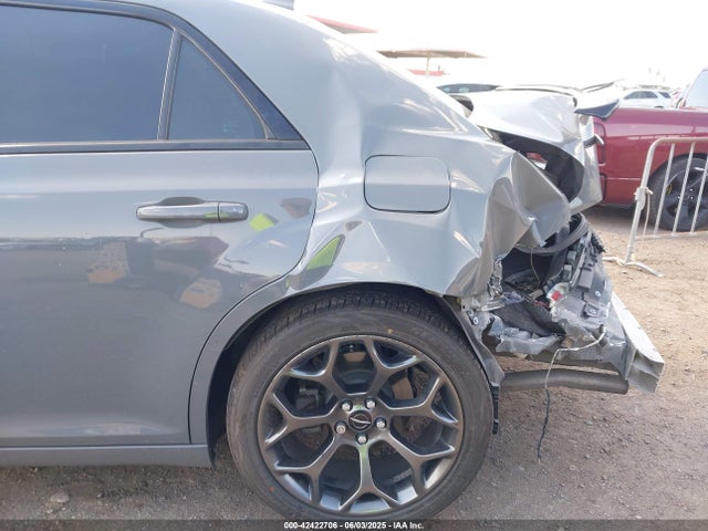 Chrysler 300 2018 2C3CCABG0JH211379 Image 18