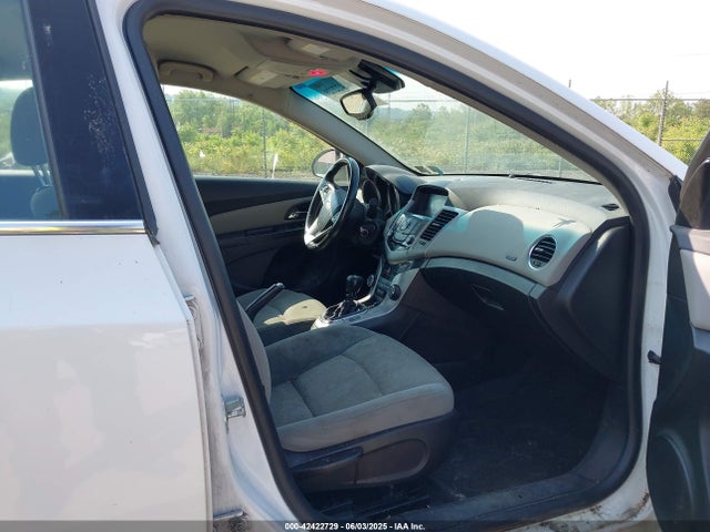1G1PJ5SB7E7335450 Chevrolet Cruze Eco Manual