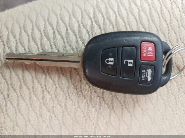 2T1BURHE6HC754829 Toyota COROLLA LE