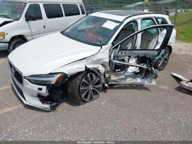 2022 VOLVO XC60 YV4L12DKXN1024421 Photo 1
