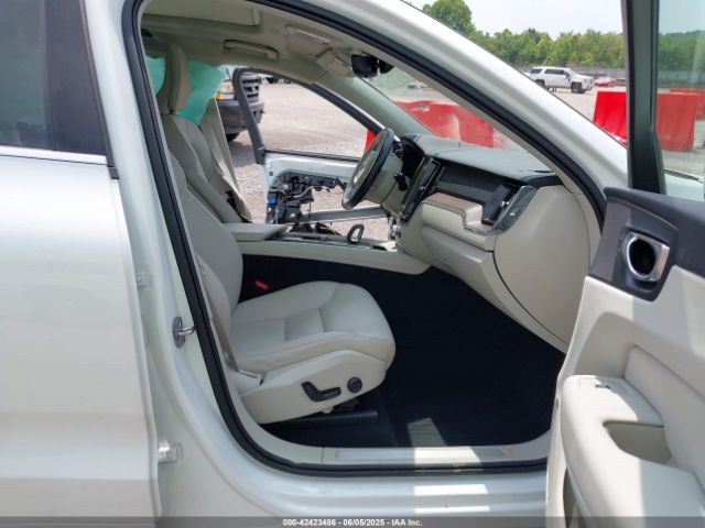 2022 VOLVO XC60 YV4L12DKXN1024421 Photo 4