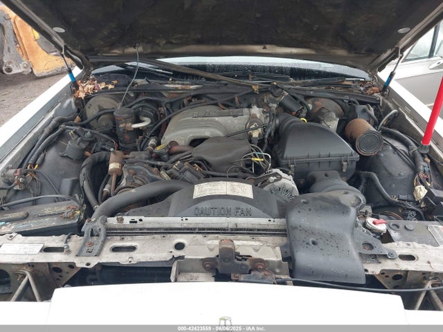 42423559 :رقم المزاد ، 1LNBM83F7KY767386 vin ، 1989 Lincoln Town Car Cartier مزاد بيع