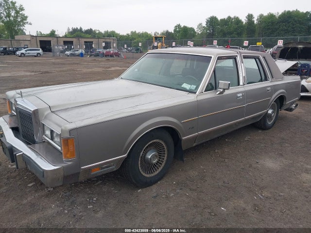 42423559 :رقم المزاد ، 1LNBM83F7KY767386 vin ، 1989 Lincoln Town Car Cartier مزاد بيع