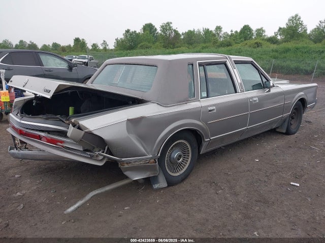 42423559 :رقم المزاد ، 1LNBM83F7KY767386 vin ، 1989 Lincoln Town Car Cartier مزاد بيع