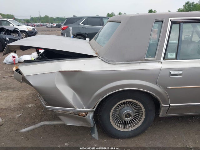42423559 :رقم المزاد ، 1LNBM83F7KY767386 vin ، 1989 Lincoln Town Car Cartier مزاد بيع