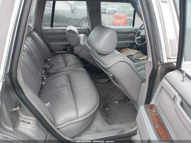 42423559 :رقم المزاد ، 1LNBM83F7KY767386 vin ، 1989 Lincoln Town Car Cartier مزاد بيع