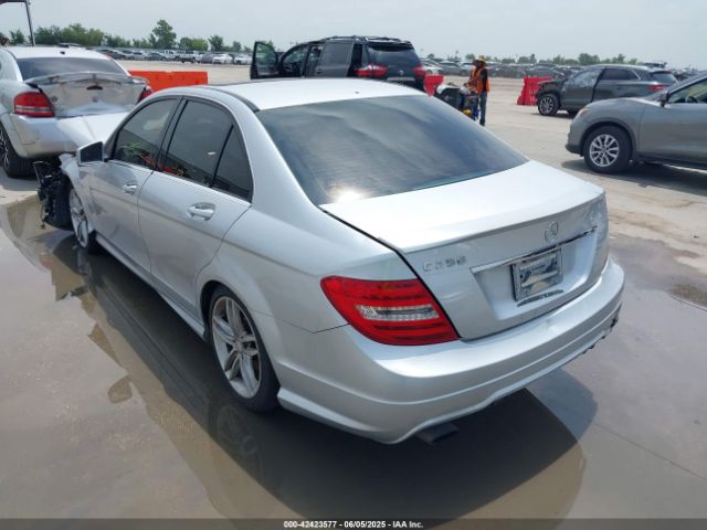 2014 MERCEDES-BENZ C 250 WDDGF4HB1EA966634 Photo 2