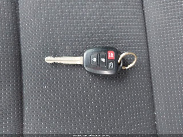 JTMRFREV5GJ076381 Toyota Rav4 Xle