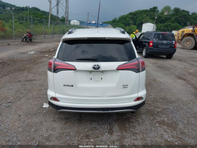 JTMRFREV5GJ076381 Toyota Rav4 Xle
