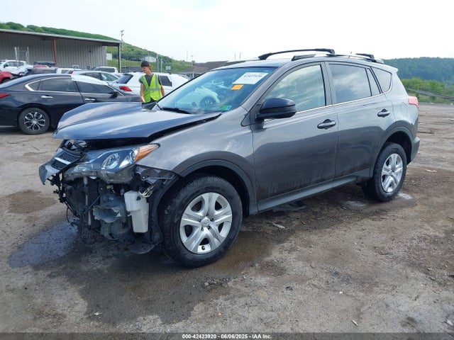 Toyota RAV4 LE 2015 JTMBFREV8FJ039910 Image 2