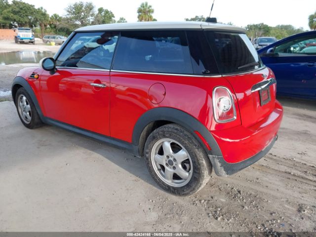 2011 MINI COOPER WMWSU3C57BT184132 Photo 2