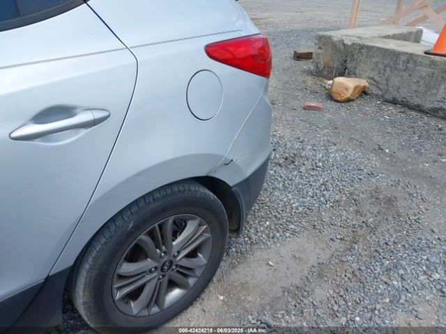 KM8JU3AG1EU795030 Hyundai TUCSON SE